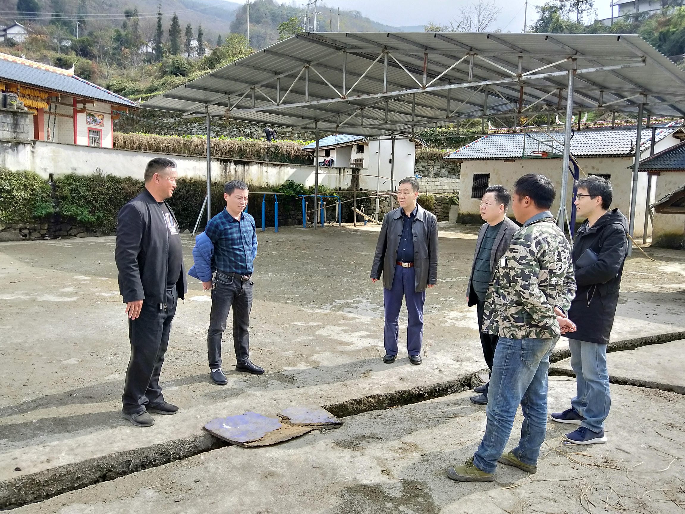 技工校党委书记黎明一行到甘洛县斯觉镇 尔库村开展扶贫事情调研_社会责任_金喜最火知名网_尊时凯龙有限责任公司