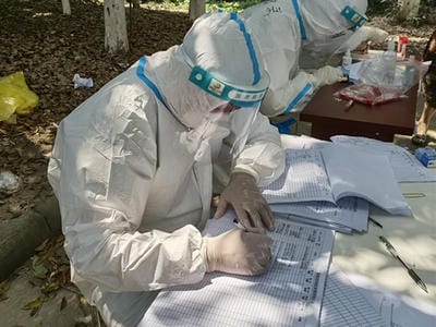 母子档助力小区疫情防控_下层动态_金喜最火知名网_尊时凯龙有限责任公司