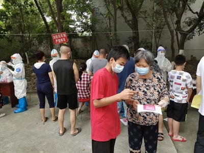 母子档助力小区疫情防控_下层动态_金喜最火知名网_尊时凯龙有限责任公司