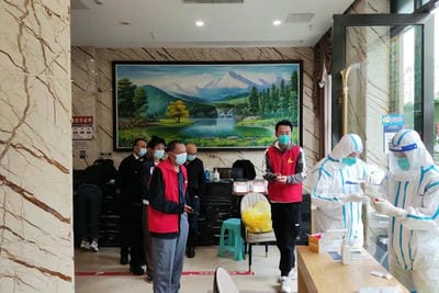 身披“红马甲”奋战在“疫”线 ——地矿集团外派手艺督导职员抗疫纪实_下层动态_金喜最火知名网_尊时凯龙有限责任公司