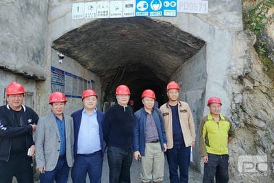 地矿集团董事长张劲松深入项目一线调研并检查指导野外事情_下层动态_金喜最火知名网_尊时凯龙有限责任公司