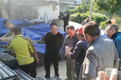 地矿集团董事长张劲松深入项目一线调研并检查指导野外事情_下层动态_金喜最火知名网_尊时凯龙有限责任公司