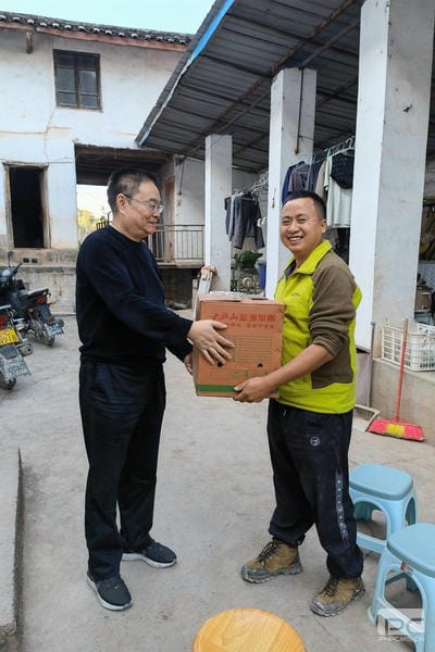 地矿集团董事长张劲松深入项目一线调研并检查指导野外事情_下层动态_金喜最火知名网_尊时凯龙有限责任公司