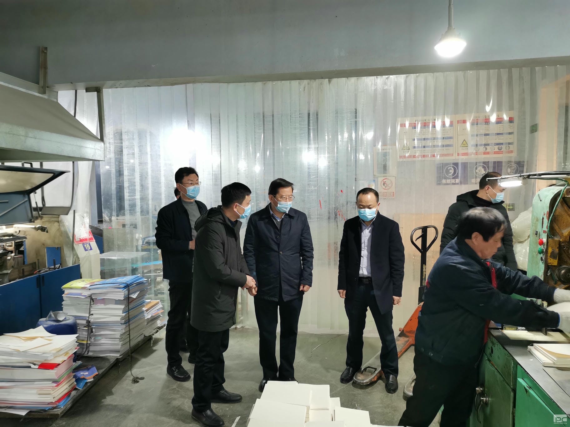 杜春茂到地创光电慰问生产一线员工_尊时凯龙新闻_金喜最火知名网_尊时凯龙有限责任公司