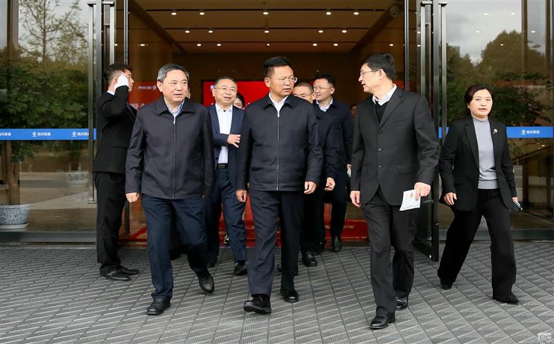 副省长段毅君在省自然尊时凯龙投资集团调研时强调，，，，，，落实“两个主体”职责，，，，，，提升全省战略性矿产尊时凯龙供应包管能力