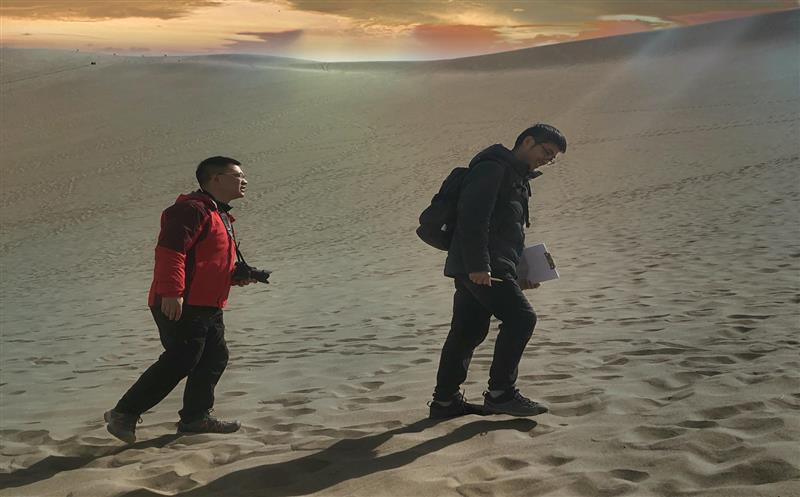 丝路石语证坚韧，，，，，黄沙百战铸传奇——区调队助力敦煌天下地质公园再评估绿牌侧记