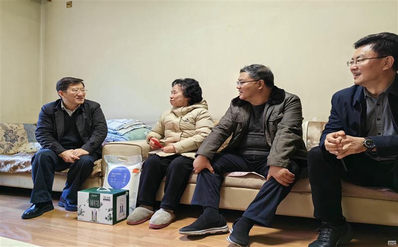 春节前夕慰问送温暖，，，，浓浓关爱暖人心 ——集团向导一行开展新春送温暖活动