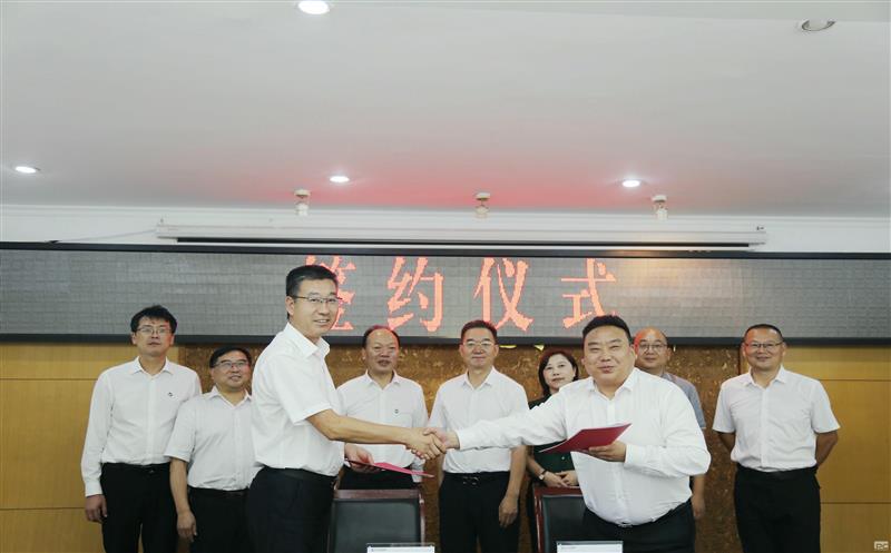 优势互补，，，携手并进 ——测绘公司与四川省青海商会签署战略相助协议