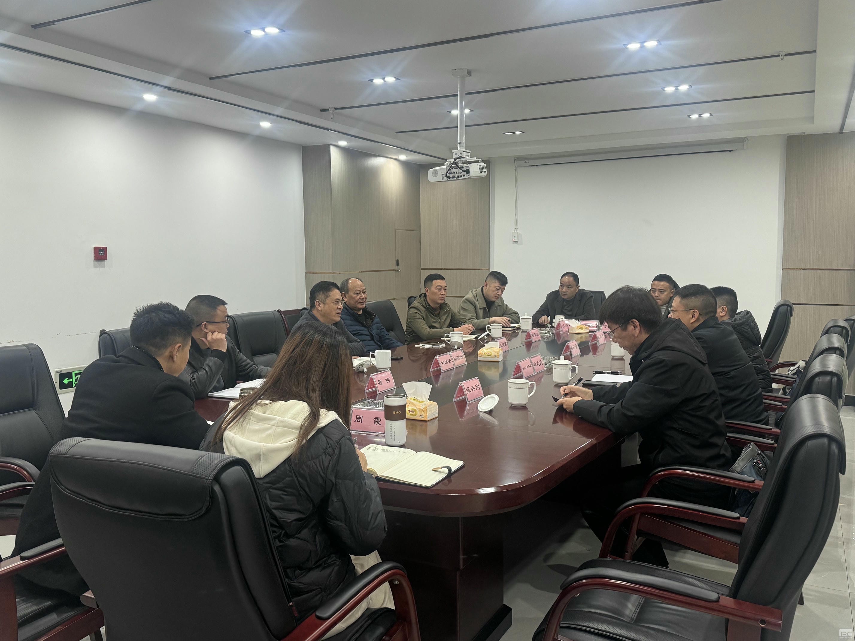 流转服务公司赴荣县开展交流座谈_下层动态_金喜最火知名网_尊时凯龙有限责任公司